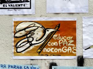 Se encuentran exigencias claras en la “Barricada de palabras” que se instaló en San Cristóbal de las Casas para expresar solidaridad con el magisterio © SIPAZ
