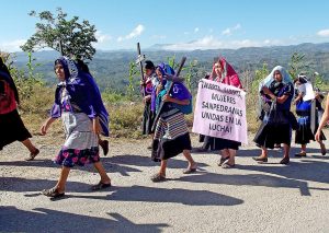 Peregrinación de las mujeres de la Sociedad Civil Las Abejas, municipio de Chenalhó, 8 de marzo de 2017 © SIPAZ