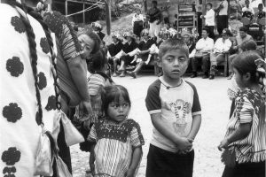 Retorno de desplazados en Chenalhó en 2002 después de 5 años de desplazamiento forzado © SIPAZ