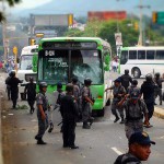 Policia y autobuses bloqueados en la calle © Oaxaca en Pie de Lucha
