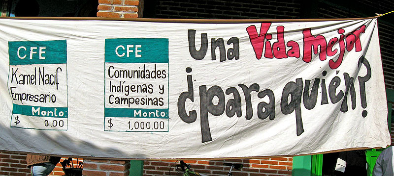 Transparent bei Protesten des Bundesstaatlichen Netzwerks„Stopp den Stromabstellungen und Ende der Repression der CFE“ © SIPAZ