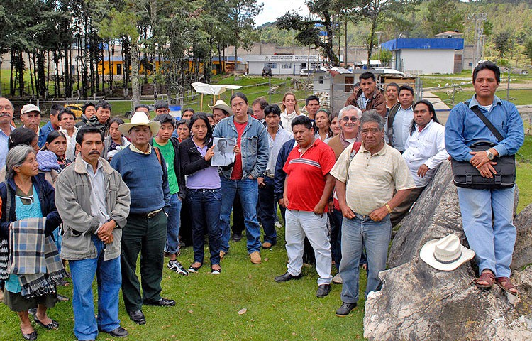 Intento fallido de visita colectiva al premiado Alberto Patishtán © FrayBa