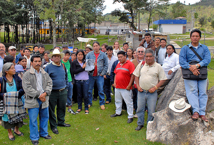 Intento fallido de visita colectiva al premiado Alberto Patishtán © FrayBa