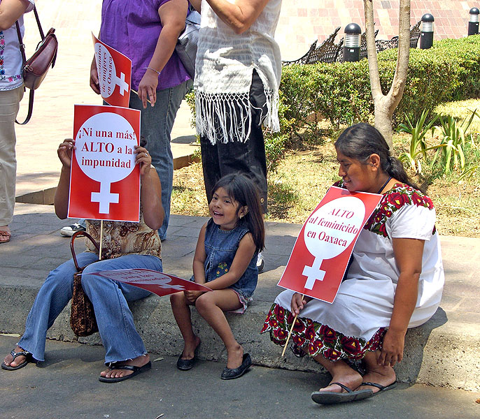 Evento contra los femenicidios en Oaxaca, abril de 2009 © SIPAZ