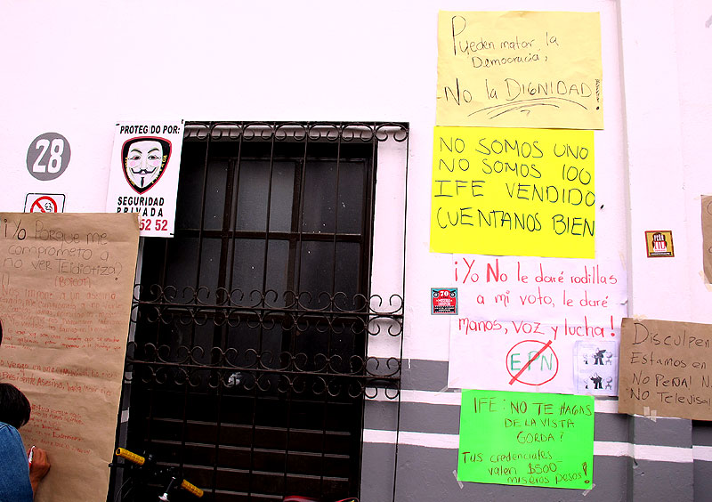 “Nous ne sommes pas qu’une seule personne, nous ne sommes pas seulement 100: IFE, compte nous bien!” Expressions de non conformité post-électorale à San Cristóbal de Las Casas“© Emma Rodriguez