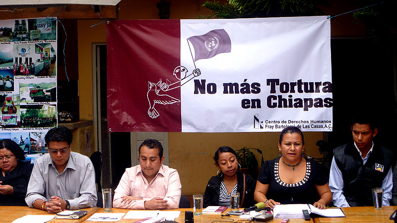 Presentación del Informe sobre Tortura del CDHFBC, junio de 2012 © SIPAZ