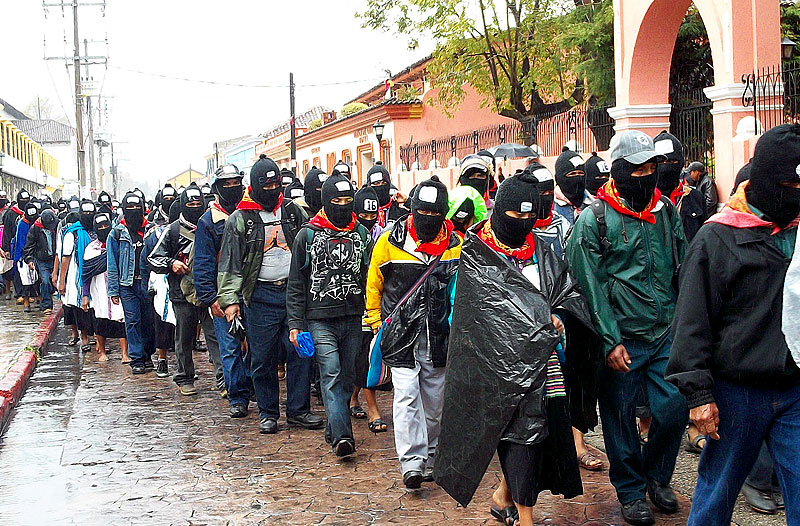 Marcha del EZLN en San Cristóbal de las Casas, Chiapas, el 12 de enero de 2013 © SIPAZ