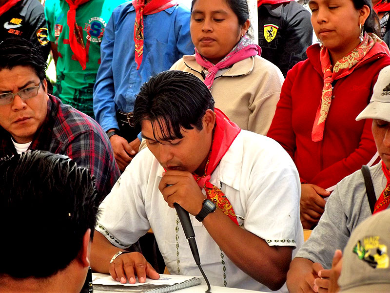 Press-conference of the ejidatarios of Tila in the Cathedral plaza in San Cristóbal de Las Casas © SIPAZ