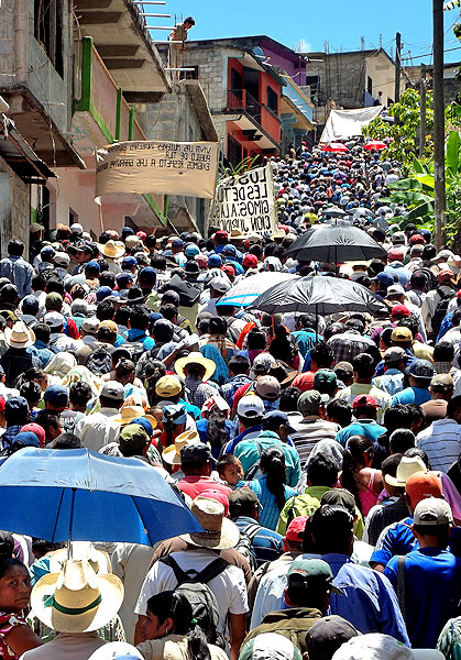 Marcha de los ejidatarios en Tila, agosto de 2012 © SIPAZ