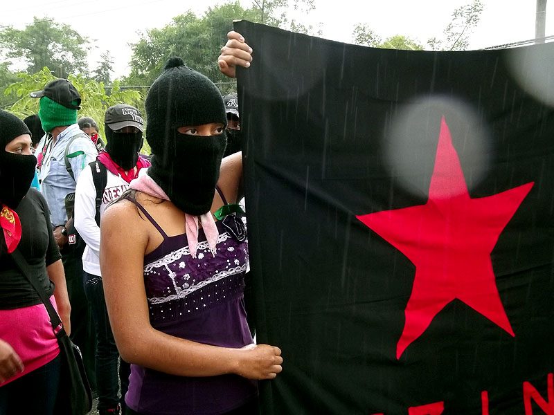 Schweigemarsch der Zapatistischen Armee der Nationalen Befreiung, Palenque, 21. Dezember 2012 © SIPAZ