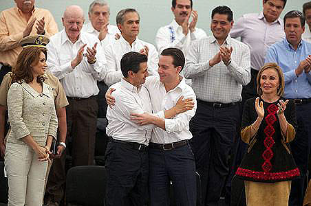 Presidente de la República, Enrique Peña Nieto, y gobernador de Chiapas, Manuel Velasco Cuello, durante la inauguración de la Cruzada Nacional Contra el Hambre en el municipio de Las Margaritas, Chiapas, 20 de enero de 2013 © Presidencia de la República