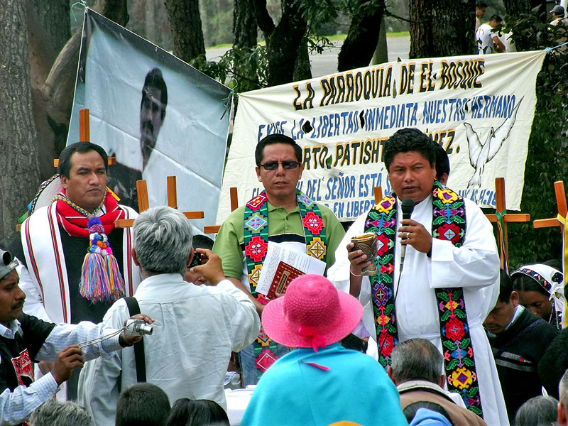 Mass in front of the No. 5 Prison in favor of the release of Alberto Patishtán, 19 June 2013 © SIPAZ