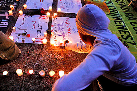 Protest against feminicide at the PGR, Oaxaca, August 2013 © Germán Canseco, Proceso