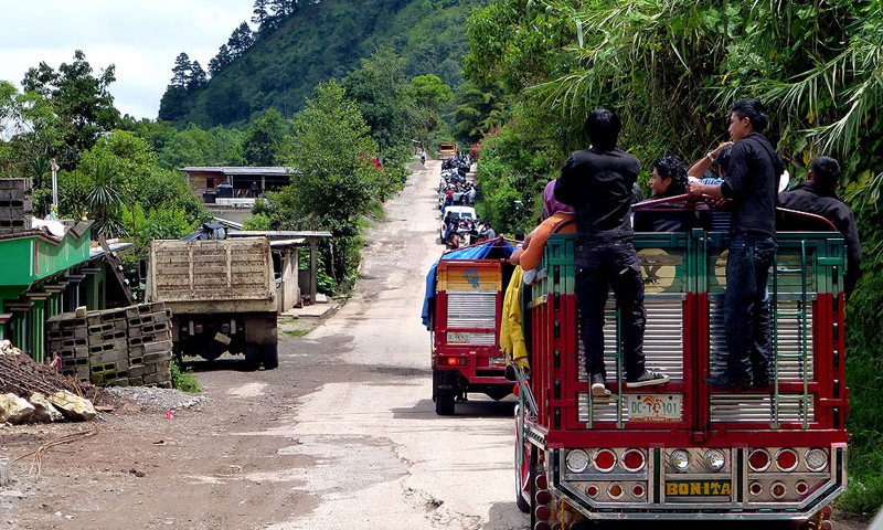 ¿Paralelismo con 1997? Traslado a Acteal de los desplazados de Colonia Puebla, Chenalhó, agosto de 2013 © SIPAZ