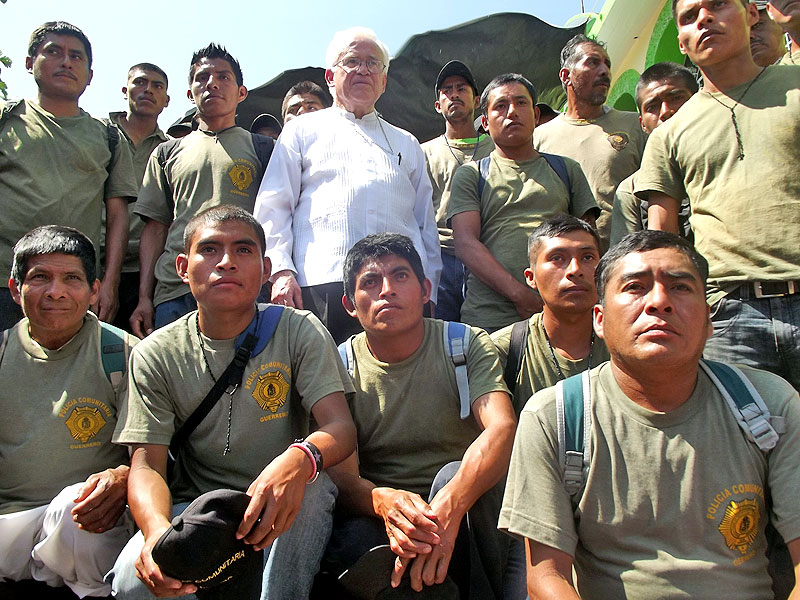 Raúl Vera López à la tête de la mission d’observation “Une lumière contre l’impunité” à Iguala (état du Guerrero), février 2014 © SIPAZ