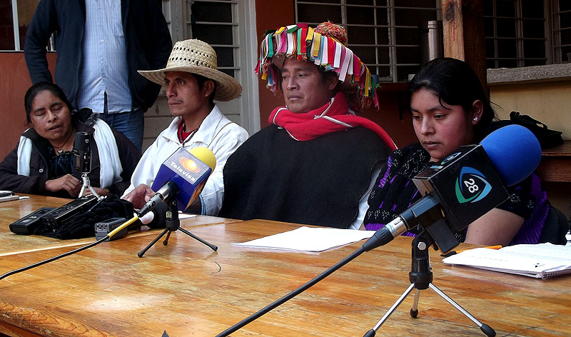 Conferencia de prensa de desplazados para anunciar cosecha de café en Colonia Puebla, Chenalhó © SIPAZ