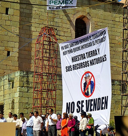 Event against energy reform in Oaxaca City: “Our land and natural resources are not for sale” © SIPAZ