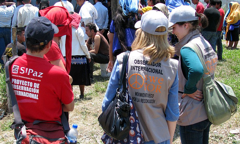 Des accompagnateurs internationaux lors du retour des familles déplacées de Colonia Puebla (Chiapas), en avril 2014 © Frayba