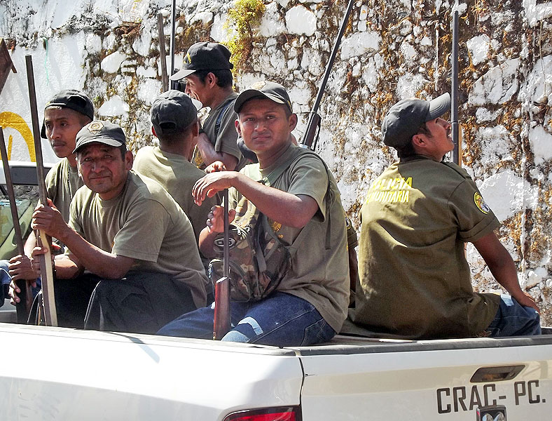 Gemeindepolizisten CRAC-PC in San Luis Acatlán, Guerrero. © SIPAZ