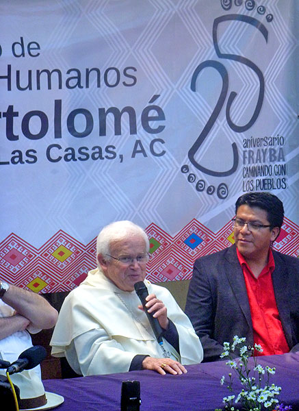 a la derecha, Victor Hugo López, director del Centro de Derechos Humanos Fray Bartolomé de Las Casas © SIPAZ, archivo