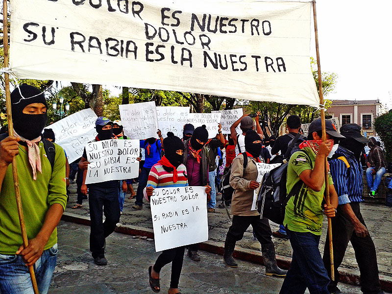 Marcha del EZLN en solidaridad con el movimiento por “Ayotzinapa”, San Cristóbal de Las Casas, 22 de octubre de 2014 © SIPAZ