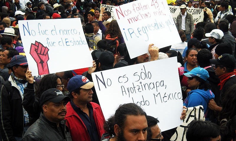 Marcha en solidaridad con Ayotzinapa en el marco del "dia de la revolucion mexicana", San Cristóbal de las Casas - 20 de Noviembre de 2014 © SIPAZ