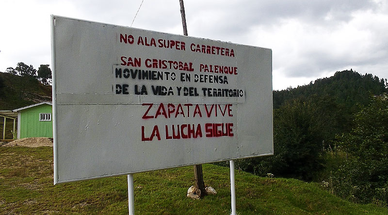 Letrero en contra de la construcción de la megacarretera entre San Cristóbal de Las Casas y Palenque © SIPAZ