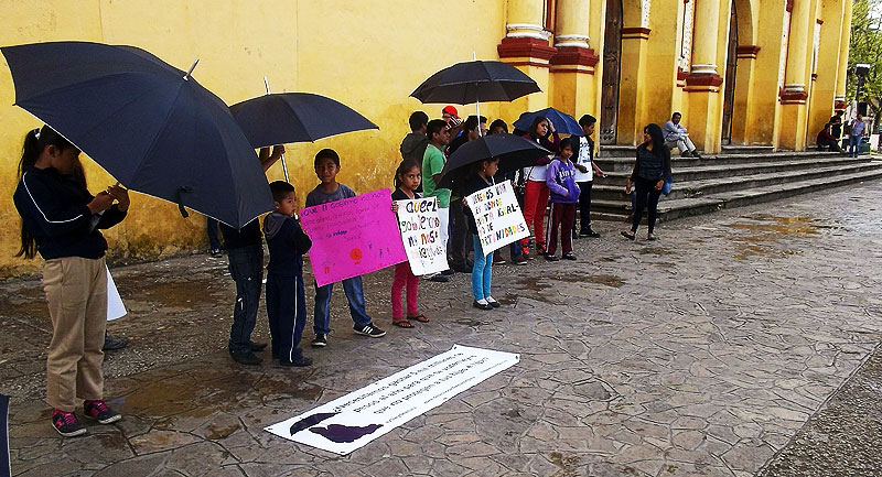 “We want a law with equality of opportunity “ Protest against the new general law on children  rights , San Cristobal de Las Casas, September 24, 2014 © SIPAZ