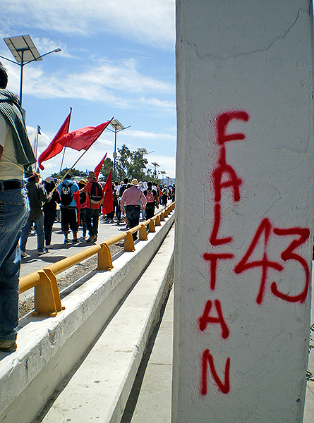 Faltan 43, marcha en Chilpancingo, Guerrero © SIPAZ, archivo