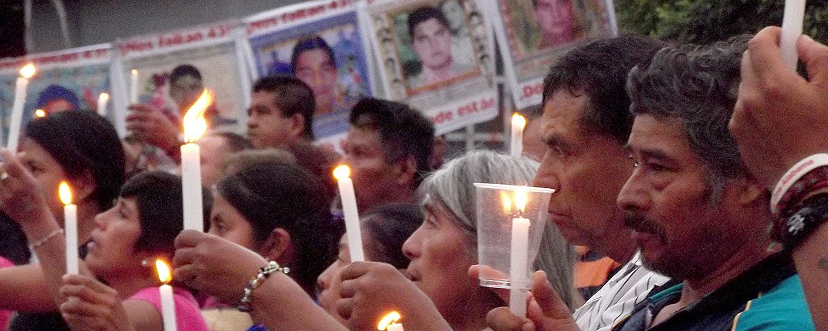 Cierre de la primera jornada de búsqueda de los 43 normalistas desaparecidos. Iguala, Guerrero. Marzo de 2016. © SIPAZ