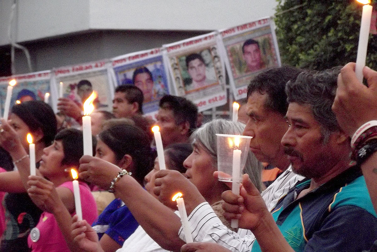 Cierre de la primera jornada de búsqueda de los 43 normalistas desaparecidos. Iguala, Guerrero. Marzo de 2016. © SIPAZ