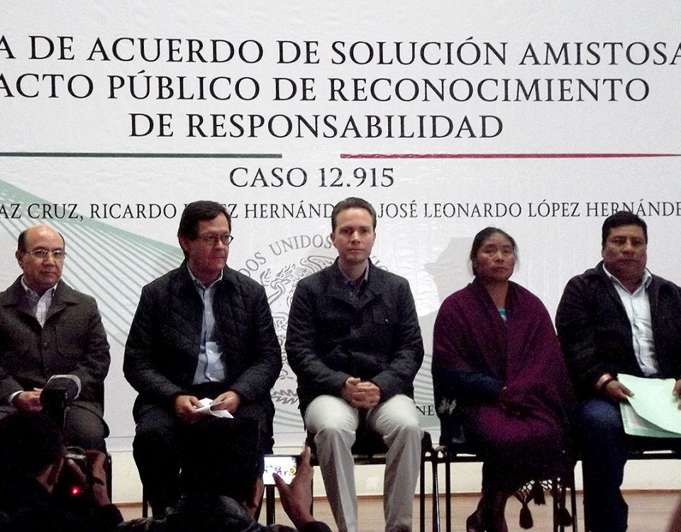 Acto de reconocimiento de responsabilidad del Estado mexicano y firma de un acuerdo de solución amistosa en el Caso El Aguaje. San Cristóbal de Las Casas, Chiapas. Enero de 2016 © SIPAZ