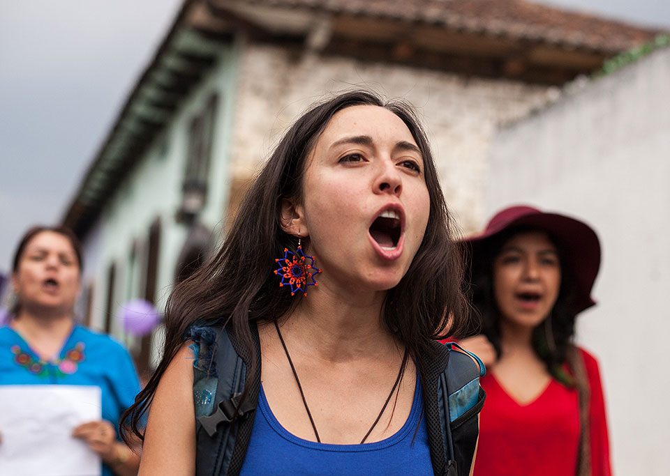 Mujeres gritando consignas en la movilización contra las agresiones sexistas del 24 de abril en San Cristóbal de Las Casas, Chiapas © Aarón Cadena Ovalle