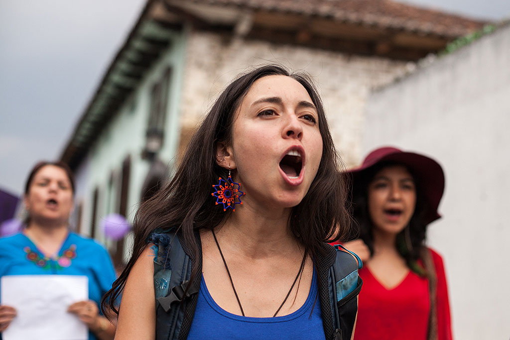 Mujeres gritando consignas en la movilización contra las agresiones sexistas del 24 de abril en San Cristóbal de Las Casas, Chiapas © Aarón Cadena Ovalle