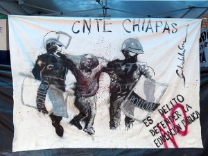 Banderole fixée sur les lieux du sit-in du mouvement des enseignant(e)s à Tuxla Gutiérrez © SIPAZ