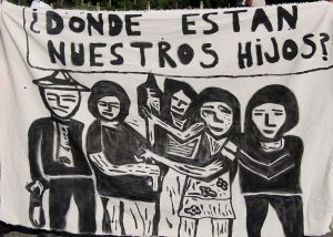 “¿Où sont nos enfants”, banderole dans le cadre d'une mobilisation contre les disparitions forcées  © SIPAZ Archive