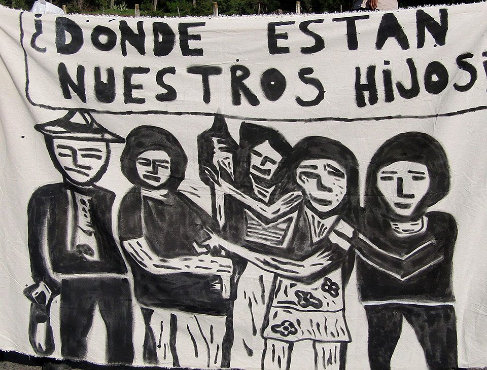 “¿Où sont nos enfants”, banderole dans le cadre d'une mobilisation contre les disparitions forcées © SIPAZ Archive