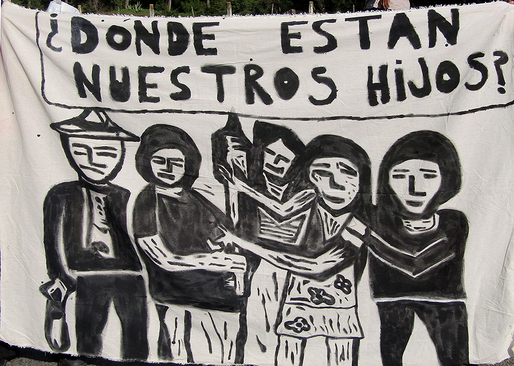 “¿Où sont nos enfants”, banderole dans le cadre d'une mobilisation contre les disparitions forcées © SIPAZ Archive