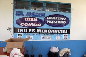 “El agua bien común, derecho humano. ¡No es una mercancía !”, Manta en el marco del Encuentro de la pastoral de la Madre Tierra, septiembre de 2017 © SIPAZ