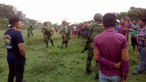 La communauté d'Amador Hernández expulse des soldats de son territoire, janvier 2018 © habitants d'Amador Hernández