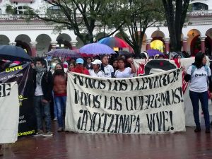 “Vivos se los llevaron, vivos los queremos”, manifestación en contra de la desaparición forzada © SIPAZ - Archivo