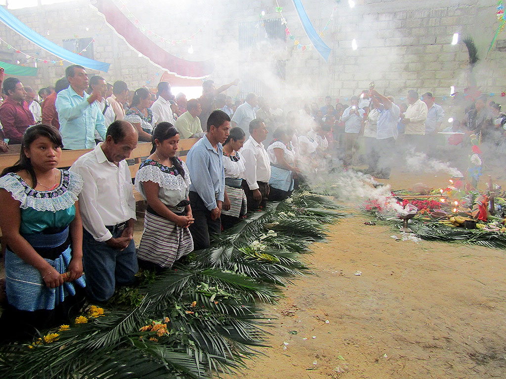 Celebration in which the community positions of the men and women who will make up the Councils of the Community Government formed for the municipality of Chilon were "sown", Bachajon, may 2018 © SIPAZ