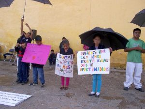 Manifestation avant l’approbation de la Loi Générale sur les Droits des Enfants et adolescents en 2014 © SIPAZ