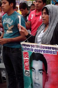 Manifestación por la aparición con vida de los 43 estudiantes de la Escuela Normal rural de Ayotzinapa en Guerrero © SIPAZ, Archivo