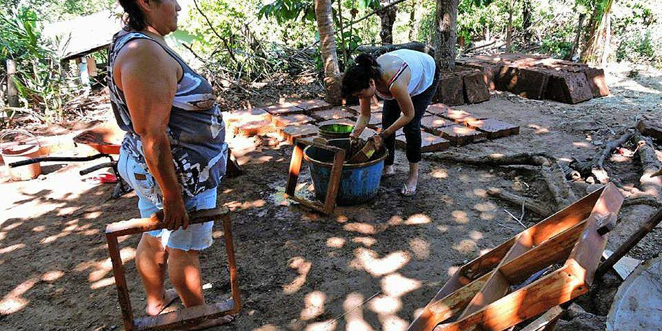 Reconstruction communautaire sur la côte © SweFOR