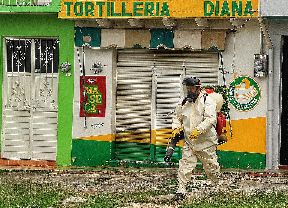 Proceso de sanitización en San Cristóbal de Las Casas © Noé Pineda Arredondo