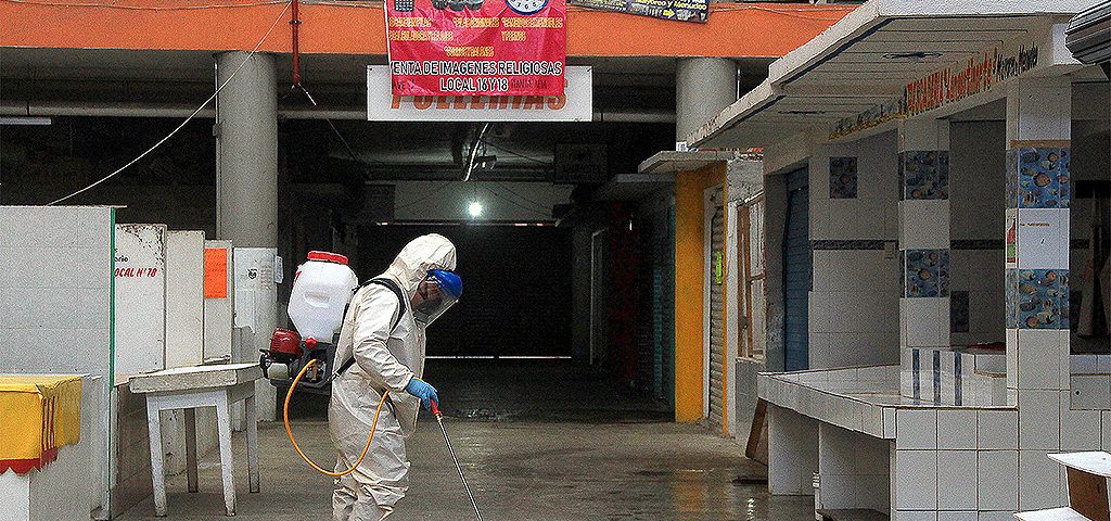 Sanitization process in San Cristóbal de Las Casas © Noé Pineda Arredondo