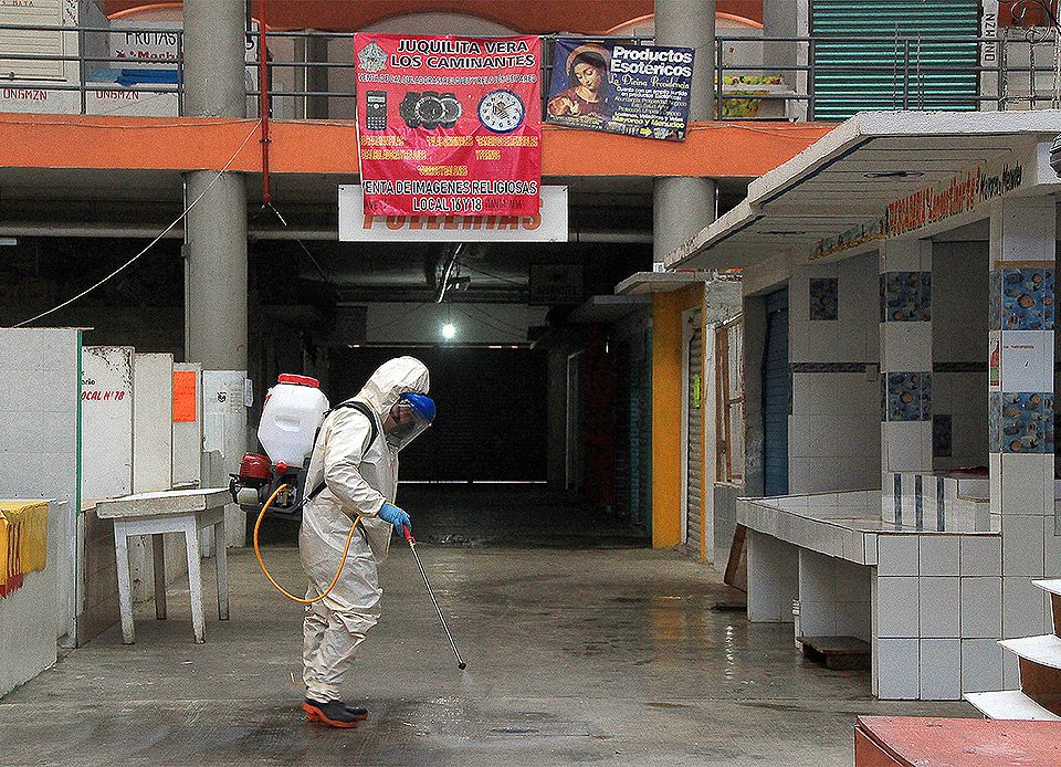 Sanitization process in San Cristóbal de Las Casas © Noé Pineda Arredondo