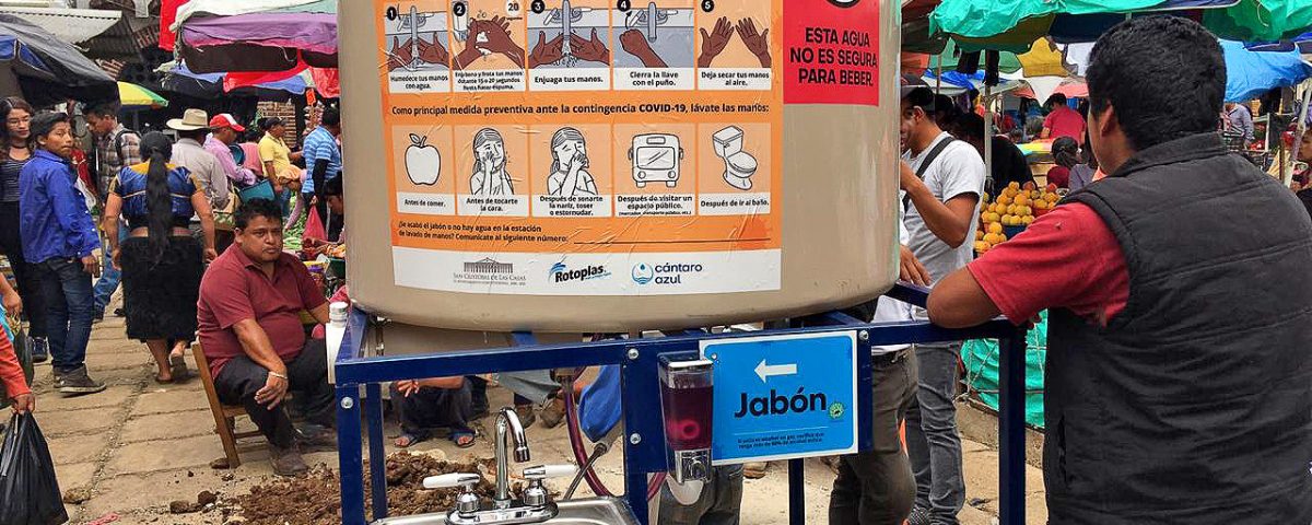 Station d'eau installée sur l'un des principaux marchés de San Cristóbal de Las Casas © Cántaro Azul