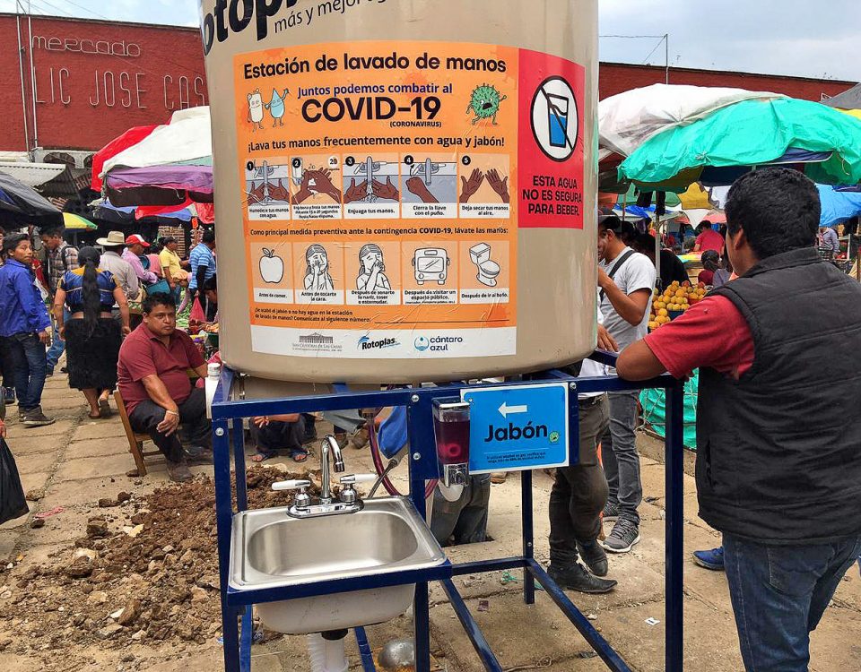 Station d'eau installée sur l'un des principaux marchés de San Cristóbal de Las Casas © Cántaro Azul